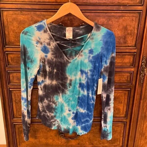 3/$15 No boundaries tie dye shirt